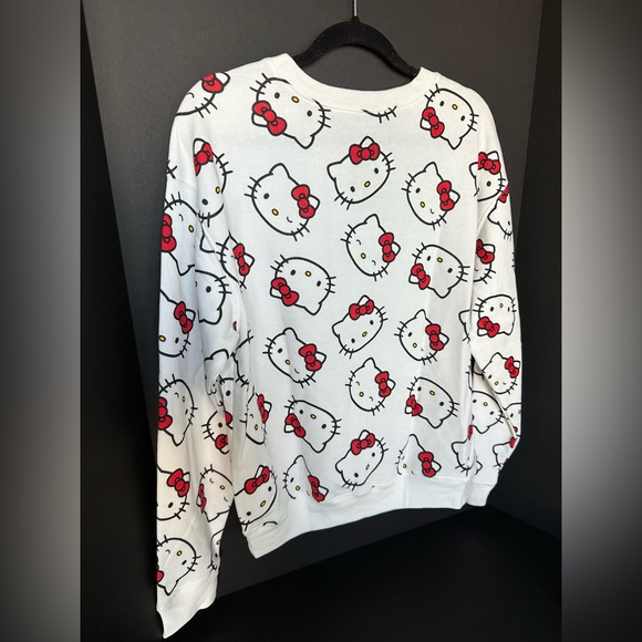 ♥️Hello Kitty ultra soft long sleeve sweatshirt. Adult size large♥️ - Picture 4 of 5
